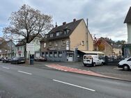 Köln - Höhenhaus: Modernisierungsbedürftiges Wohn- & Geschäftshaus, 5 Garagen & Grundstückspotenzial - Köln