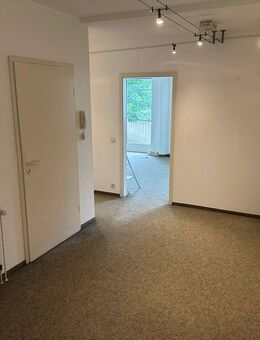 4-Zimmer-Rohdiamant: Renovierungsbedürftige Wohnung mit großem Gestaltungspotenzial für kreative Wohnideen - Hamburg