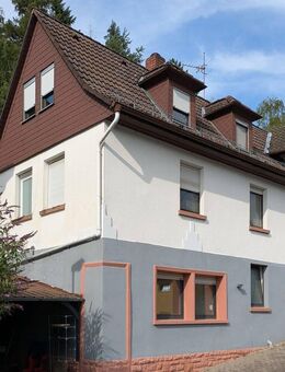 Selbstnutzer & Kapitalanleger aufgepasst: 2-Familienhaus mit Garagentrakt und viel Potential! - Bad König