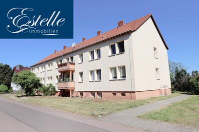 Mehrfamilienhaus mit 8 Wohneinheiten - voll vermietet - 7 Garagen - 9 Stellplätze - viel Grünfläche