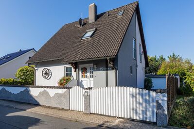 +Hochwertig wohnen* Topp gepflegtes 1- bis 2-FH mit Einliegerwohnung, Garten, Garage und Pool