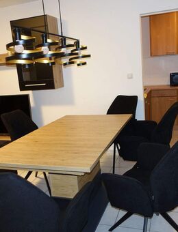 Moderne möblierte 2 Zi. Terrassen-Wohnung mit ca. 30 qm großem Garten, zzgl TG-Stellplatz - Neumarkt-Sankt Veit