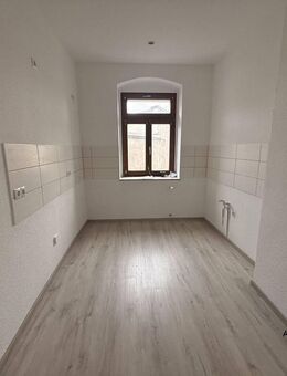 2- Raumwohnung im Erdgeschoss mit Parkplatz - Bitterfeld-Wolfen