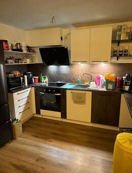 Schöne und sanierte 2-Zimmer-Souterrain-Wohnung mit Einbauküche + Stellplatz in Niederstetten - Niederstetten