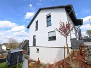 Freistehendes Einfamilienhaus mit Einliegerwohnung (KfW 55), Garten, Garage und Photovoltaik-Anlage - Reichshof