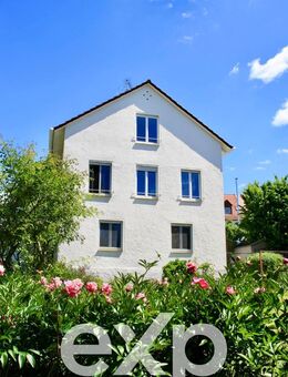 Seltenheit! Mehrfamilienhaus in Stuttgart-Sillenbuch mit Sonnengarten und zwei Garagen - Stuttgart