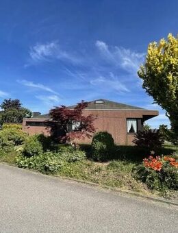 Wadern, Bungalow - individuelles Einfamilienhaus mit Wintergarten, Garage und Carport - Wadern