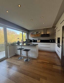 Reserviert!!! - Sanierte Traumwohnung in Waldrandlage, Balkon, Garten, Garage - Stuttgart