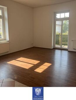 Bezaubernde Wohnung mit schönem Balkon, Bad mit Wanne und Dusche! - Riesa