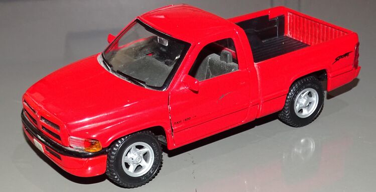 Modellauto Dodge Ram Pick Up 1995  Marca Maisto Escala 1:24 - Spraitbach