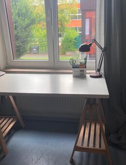 Schreibtisch (weiße Platte auf zwei Böcken) Ikea - Bielefeld