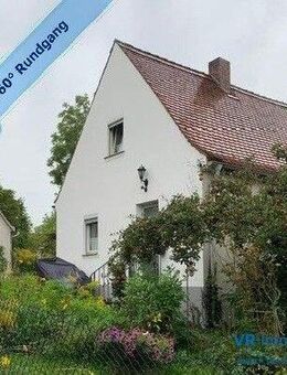 Für begabte Handwerker: Einfamilienhaus mit wunderschönem Grundstück in ruhiger Lage von Roßtal! - Roßtal