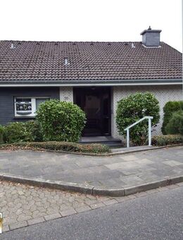 Toplage am Naturschutzgebiet: Großes Einfamilienhaus mit Einliegerwohnung und unverbaubarer Aussicht - Haan