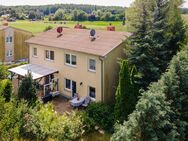 Stadtvilla-Doppelhaushälfte am Feld in Prötzel - Mit Keller, Einbauküche, zwei Bädern, Pool u.v.m. - Prötzel