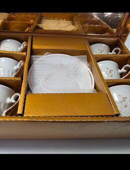 RARES VINTAGE Mokka-Set FP Zajecar (Yugoslavia) - Weiß mit Gold & Blüten - 6 Tassen + 5Untertassen - Bürstadt