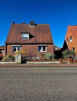 Haus mit Zukunft: Einfamilienhaus mit schönem Garten provisionsfrei zu verkaufen - Mölln (Schleswig-Holstein)