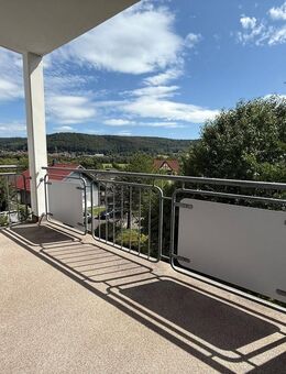 **Attraktive frisch renovierte 3-ZKB-Whg. mit neuer EBK mit Fernsicht ins Kinzigtal** - Gelnhausen