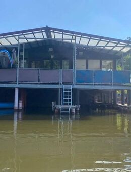 gepflegtes Bootshaus mit Motorboot an der Müritz-Havel Wasserstraße - Mirow