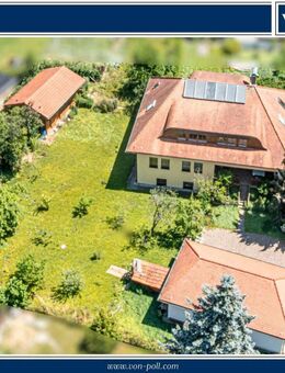 Charmantes Zweifamilienhaus mit drei Garagen und großem Garten - Bad Kötzting
