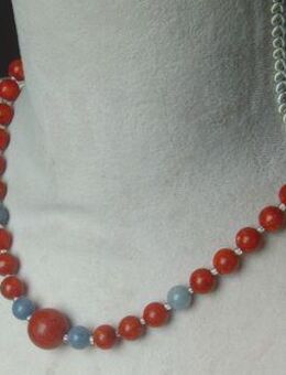 Korallenkette mit Blauquarzeinlagen - Stemmen