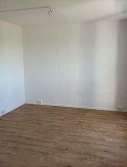 @ Eure 4-Zimmer-Familienoase mit Balkon & offener Wohnküche @ - Halle (Saale)