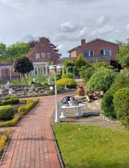 Über 500 qm Wohnen: Einfamilienhaus plus Einliegerwohnung plus Büro plus Werkstatt - plus Gartenpark als Oase zum Entspannen - Moormerland