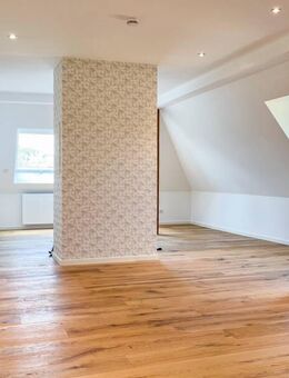 Top sanierte 2 Zimmer Dach-Wohnung mit moderner Einbauküche im Frauenland - Würzburg
