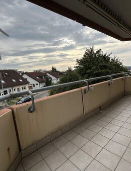 * Sonnige Wohnung mit Balkon, Aufzug und kurzem Weg zur S-Bahn * - Tamm