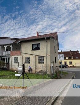 Großzügiges Wohnhaus mit Garten und viel Potenzial in Illingen-Hüttigweiler - Illingen (Saarland)