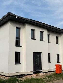 Hochwertige Doppelhaushälfte in Waren (Müritz) Klimafreundlicher Neubau im KfW 40 Standard mit QNG! - Provisionsfrei - Waren (Müritz)