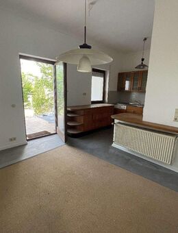 Renovierte und leerstehende 2,5 ZKB-Erdgeschosswohnung in LU-Mundenheim (3 Parteienhaus)! - Ludwigshafen (Rhein)