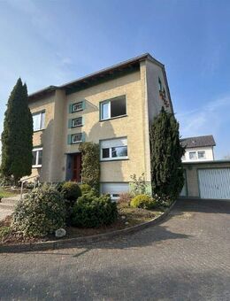 Wohnen & Vermieten! Zweifamilienhaus mit Garten und 2 Garagen in Warstein-Belecke! - Warstein
