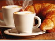 Artland Glasbild Dampfender Cappuccino und Croissant, Getränke (1 St), in verschiedenen Größen