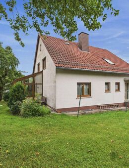 Zwischen Kunst, Natur und Rhöner Weite - Zweifamilienhaus mit Garten & Wintergarten - Hofbieber