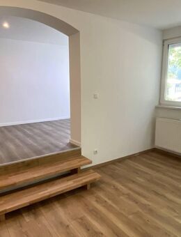 Frisch renovierte Maisonette-Wohnung mit Terrasse und Garten in Coburg - Coburg