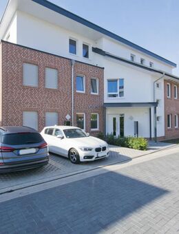 Zentral gelegene 2-Zimmer-Erdgeschosswohnung mit Einbauküche und Terrasse - Wildeshausen