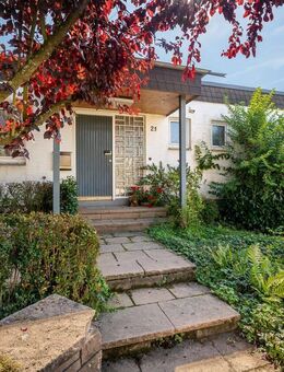 MANNELLA *Mit handwerklichem Geschick zum modernen Bungalow* in Massivbauweise - perfekt für Zwei. - Lohmar
