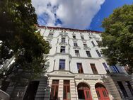 Helle Dachgeschosswohnung mit Aufzug - Tageslichtbad mit Dusche und moderne Einbauküche - Magdeburg