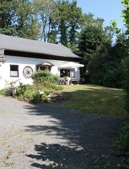 Einfamilienhaus mit Garage und Gartenhaus in traumhaft ruhiger Ortsrandlage, gelegen in einem kleinen und sehr schönen Ort inmitten der Natur in der N - Buchet
