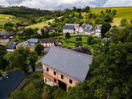 Geräumiges Haus mit beeindruckender Scheune und weitläufiger Wiese - Leutenberg