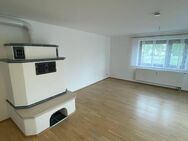 3-Zimmer-Wohnung mit Balkon, Kamin, Einbauküche und eigenem Gartenanteil - Petersdorf (Bayern)