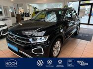 VW T-Roc, 1.5 TSI Style, Jahr 2023 - Gladenbach