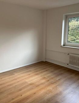Helle 3-Zimmer-Wohnung in Duisburg mit Balkon - Duisburg