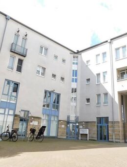 Frisch renovierte 2-Zi.-Whg. mit neuem Bad und neuem Boden am Nové-Mesto-Platz - Hilden