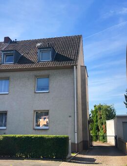 Dreifamilienhaus mit vier Garagen und 455 m² genehmigte Baulandfläche in Köln-Dellbrück - Köln