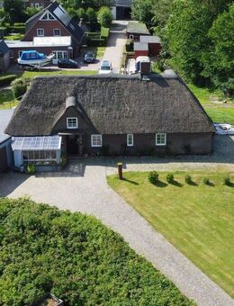 Charmantes Reetdachhaus in idyllischer Lage auf der Halbinsel Eiderstedt inkl. potenziellem Bauland - Uelvesbüll