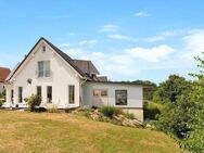 Effizienzklasse A+ ! Neuwertiges Einfamilienhaus mit traumhaft großem Garten. Extra viel Platz drinnen und draußen. Mit Photovoltaik und Wärmepumpe! - Mühlhausen (Regierungsbezirk Mittelfranken)