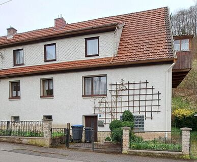 Gemütliche Doppelhaushälfte mit Gartenidylle in Kleinschmalkalden - Ihr neues Zuhause im Grünen!"