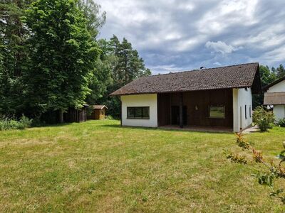 "Sanierungsbedürftiges Schmuckstück in Gipfellage: Naturparadies mit großem Grundstück in Cham-Haderstadl"