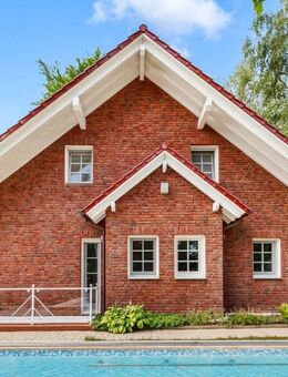 Luxus trifft Lebensqualität - Einfamilienhaus mit 7 Zimmern, Garage, Carport & Pool in Berlin-Kladow - Berlin